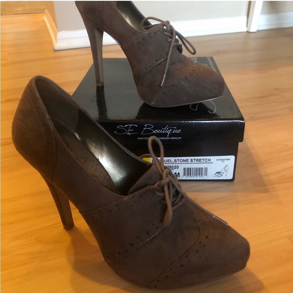 Looking for!!!!!! Sam edelman racquel suede heels!!